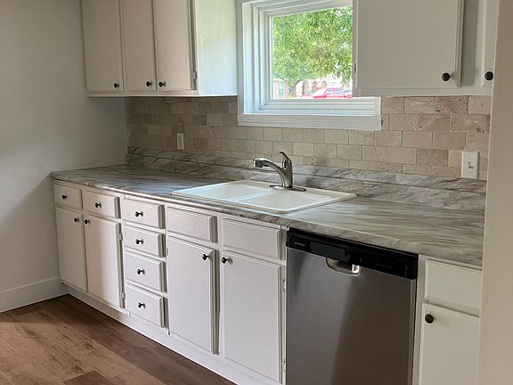 4th image of 530 SE 2nd St