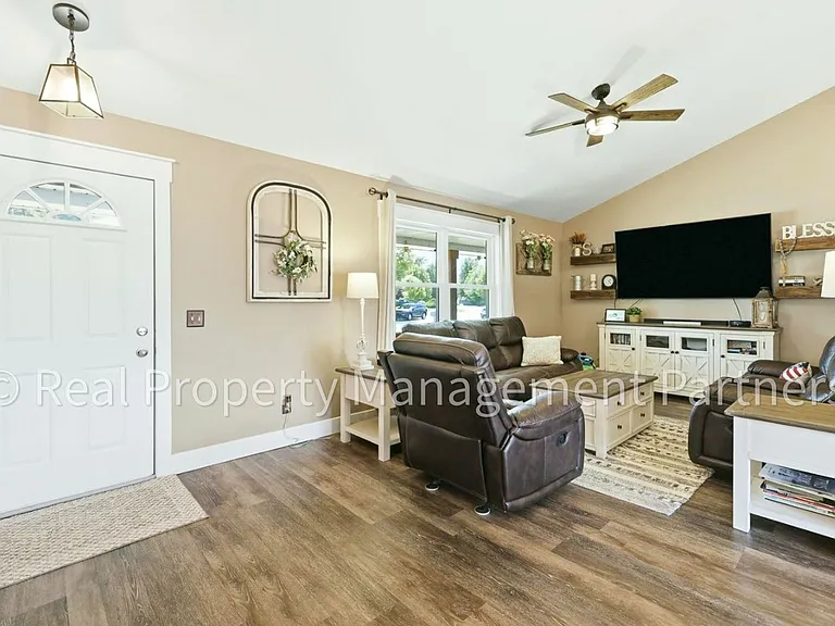 11425 Prairie Ave — Photo 7