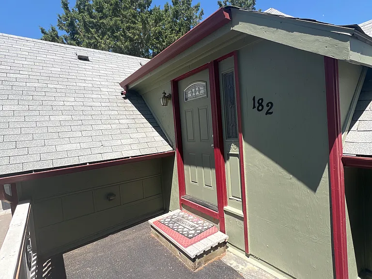 182 S Jefferson Ave — Photo 1