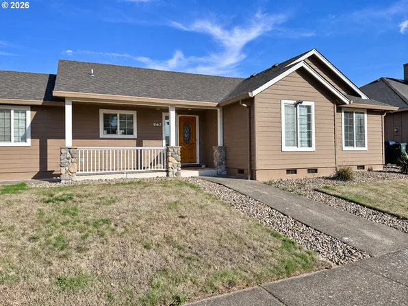963 Hazelnut Ln, Springfield, OR 97478