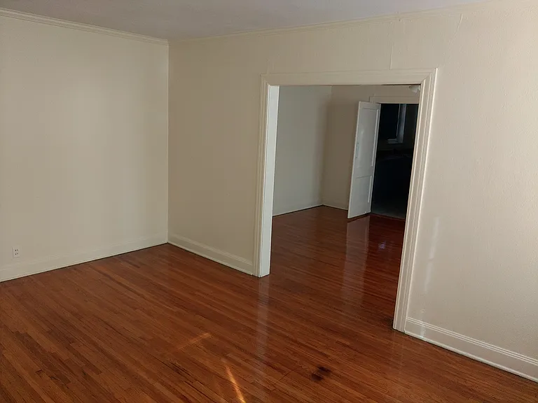 200 E Montgomery St — Photo 8