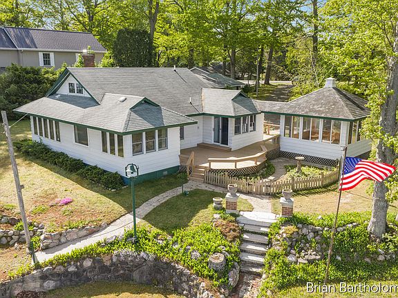 4th image of 2550 Lakeside Dr