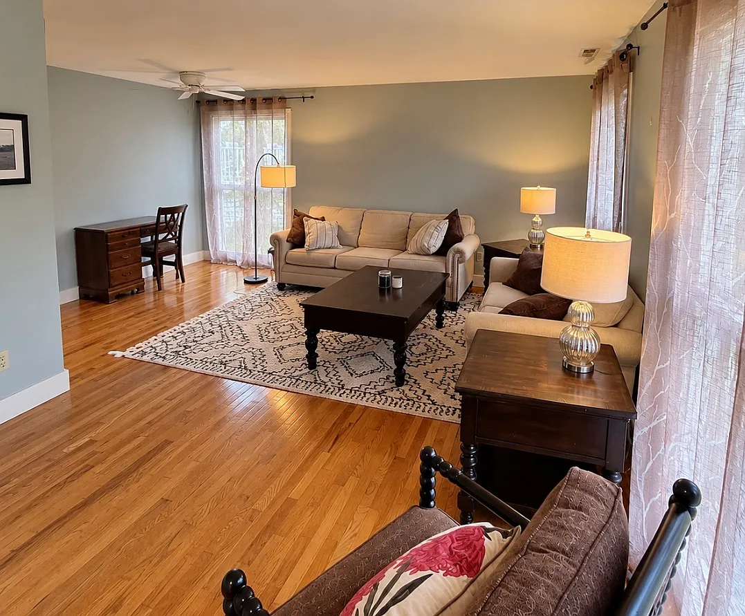 3 bed, 1380 sqft, $2,650 — Photo 2
