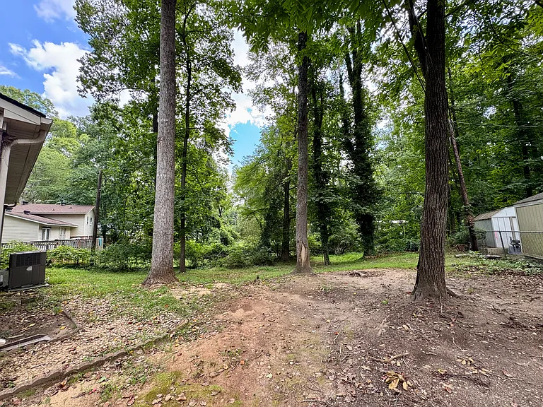 305 Anglewood Dr — Photo 14