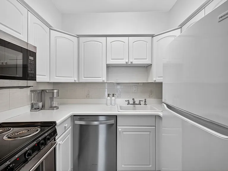 1850 S Ocean Dr #301 — Photo 28
