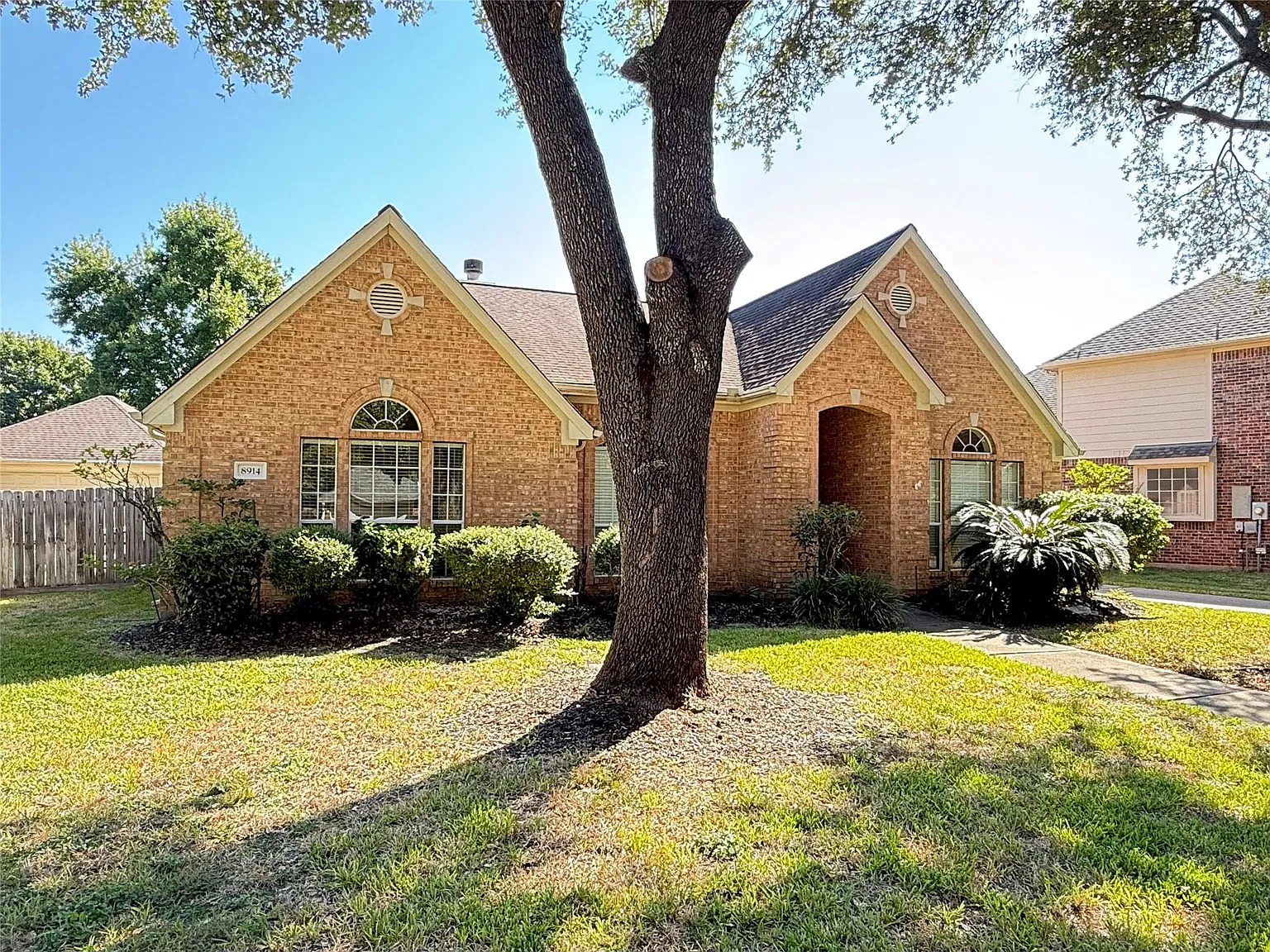 3 bed, 2.0 bath, 2028 sqft, $2,080 — Photo 3