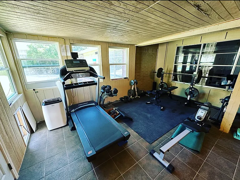 1321 Wade Dr — Photo 16