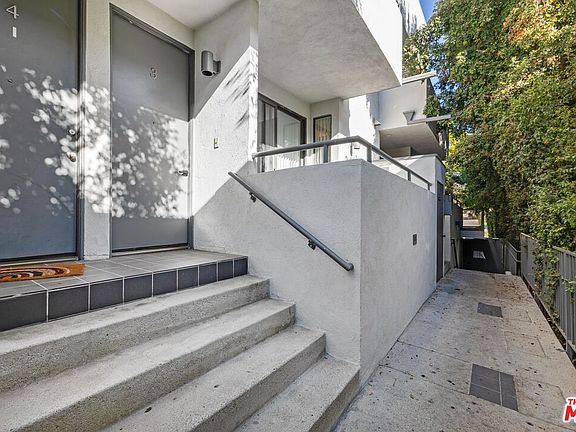 5th image of 1527 Veteran Ave