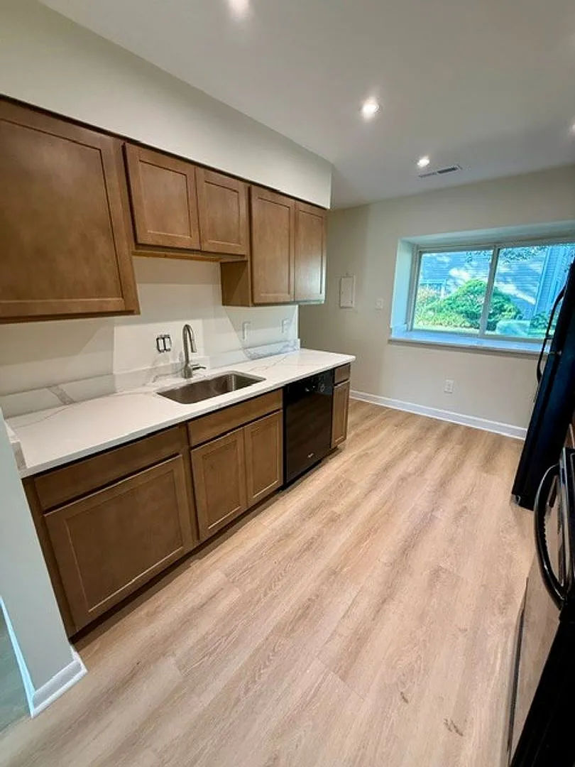 Coming soon! Townhome in Saltaire! — Photo 3