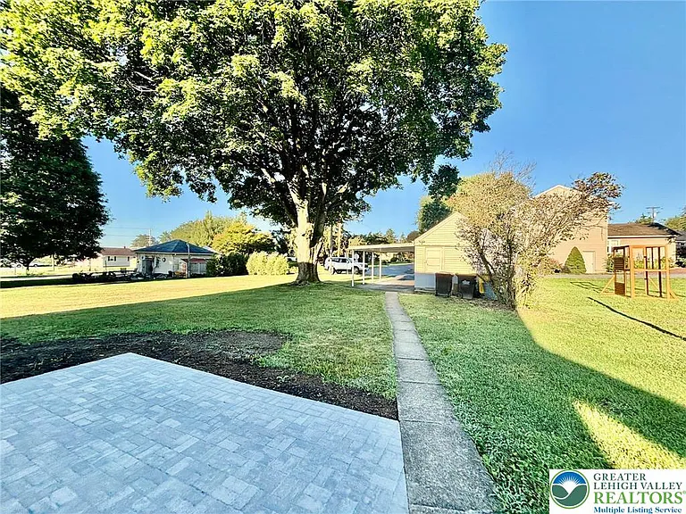 23 Schoeneck Ave — Photo 4