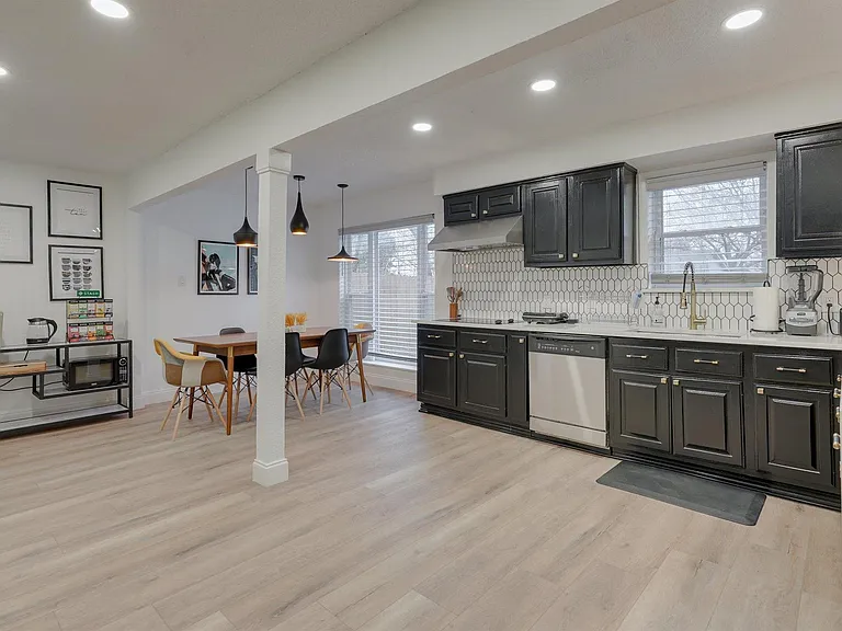 6048 Holiday Ln — Photo 14