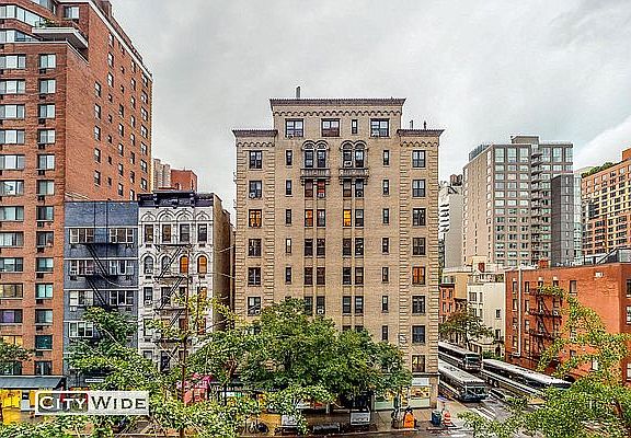 5th image of 140 E 46th St APT 10S