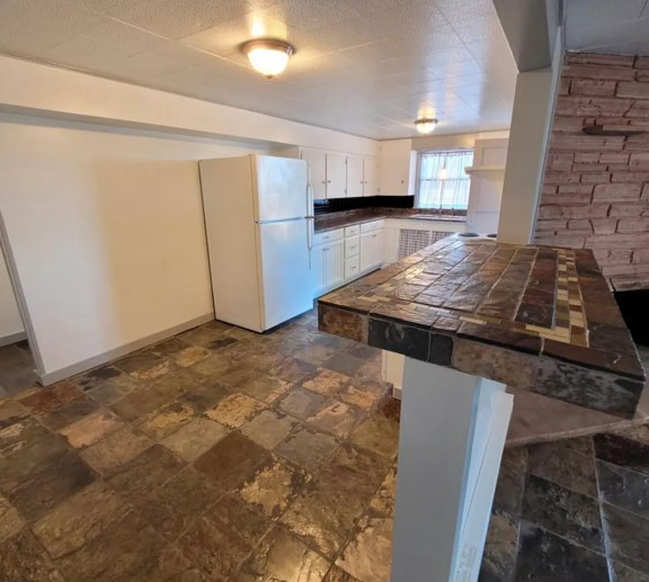 3 bed, 1600 sqft, $1,700 — Photo 4