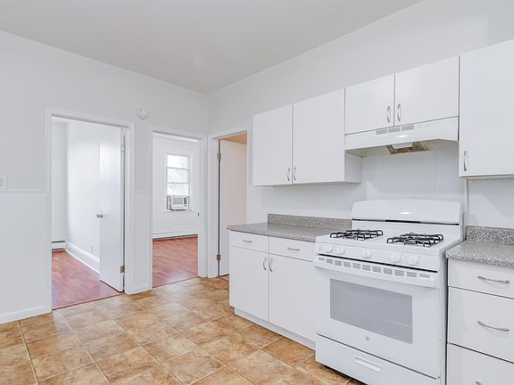 2nd image of 121 W 19th St #2R