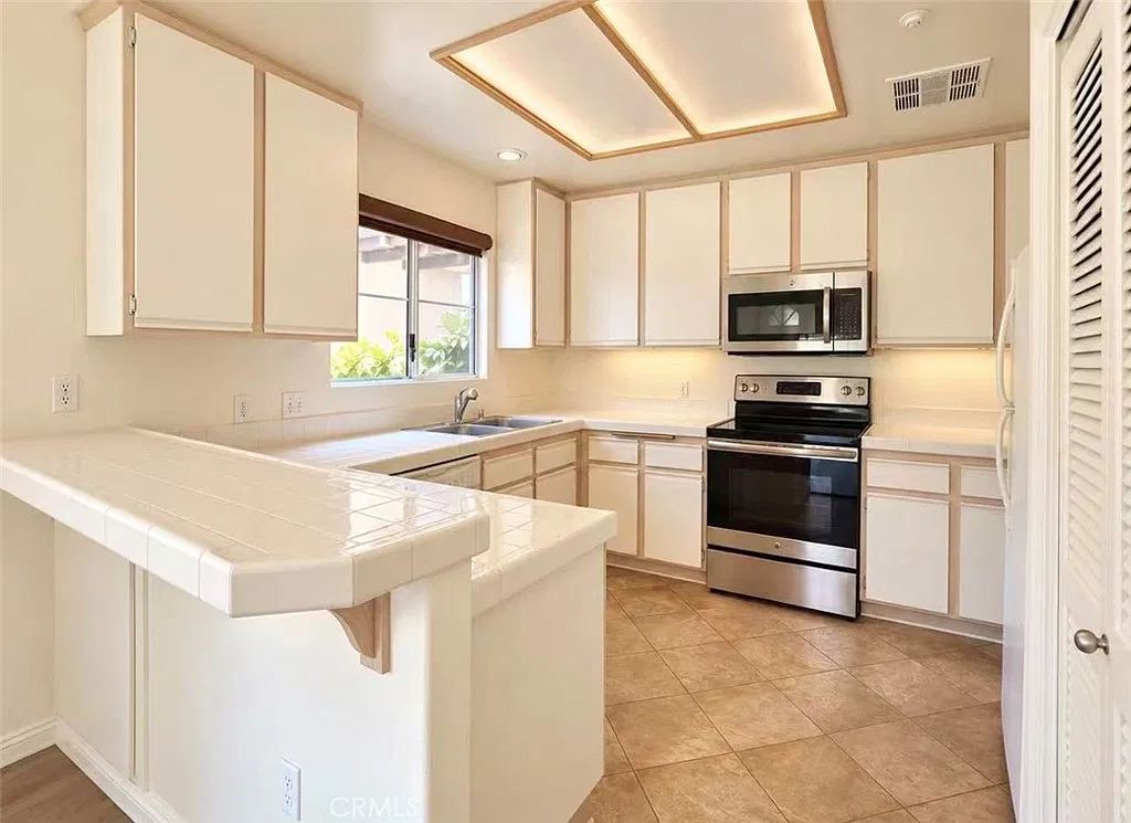 1 bed, 735 sqft, $2,950 — Photo 4