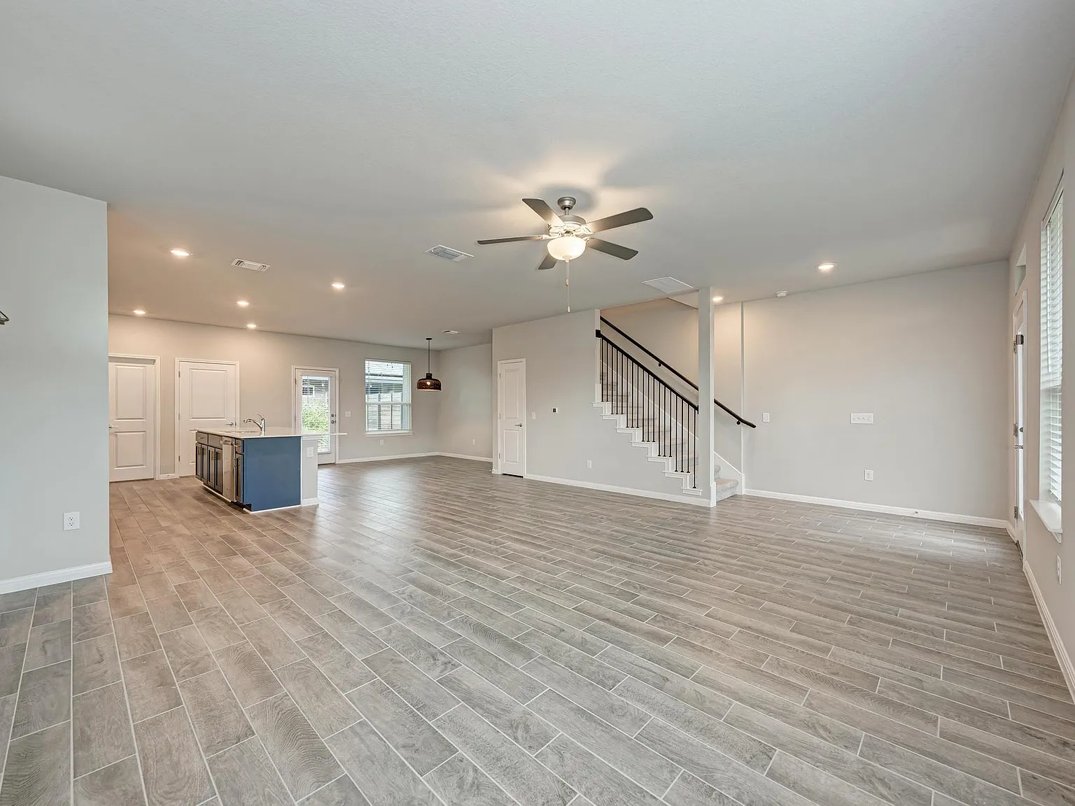 3 bed, 2.5 bath, 1831 sqft, $2,200 — Photo 2