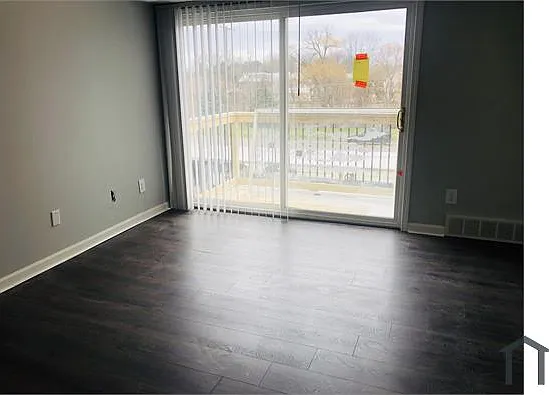 2 bed, 925 sqft, $1,900 — Photo 3