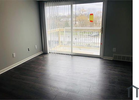 3rd image of 17010 Clinton River Rd APT 168