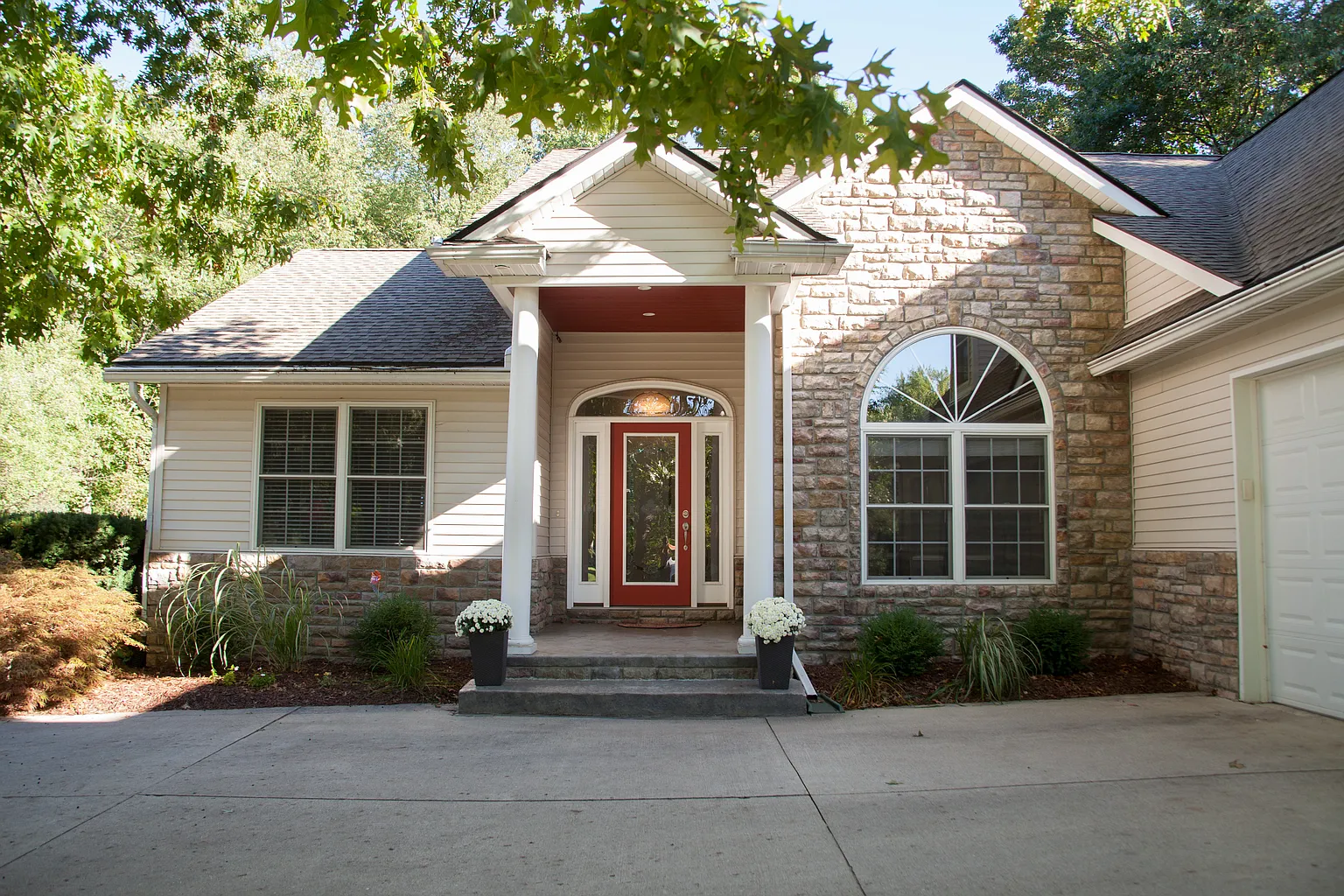 5491 Lenard Cir photo 1