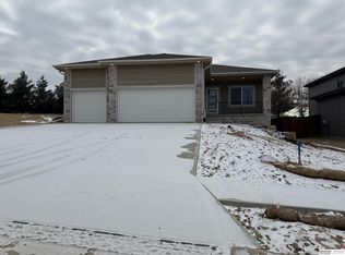 11601 Potter St, Omaha, NE 68142