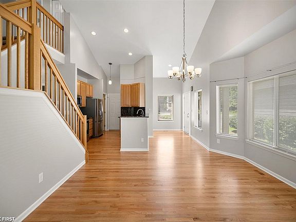 5th image of 732 Mill Pointe Dr
