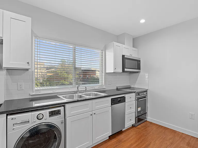 306 E 30th St #109 — Photo 10