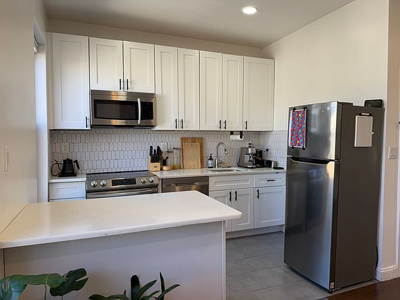 4th image of 855 Willoughby Ave #B