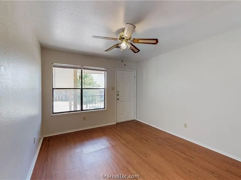 307 Manuel Dr #C — Photo 4