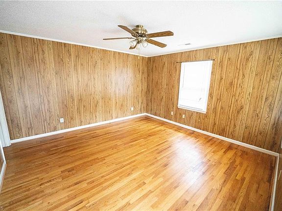 3rd image of 135 Williams St
