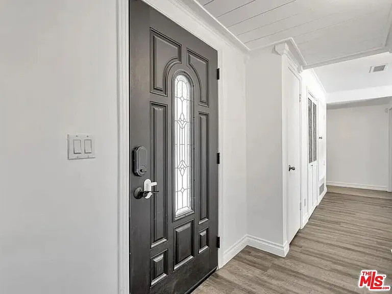 28040 Ermine Pl — Photo 8