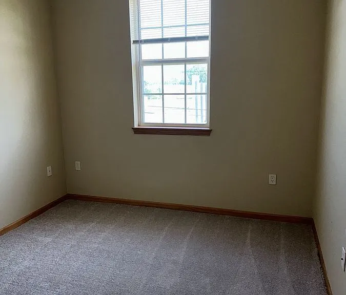 918 NE Deer Creek Dr — Photo 7