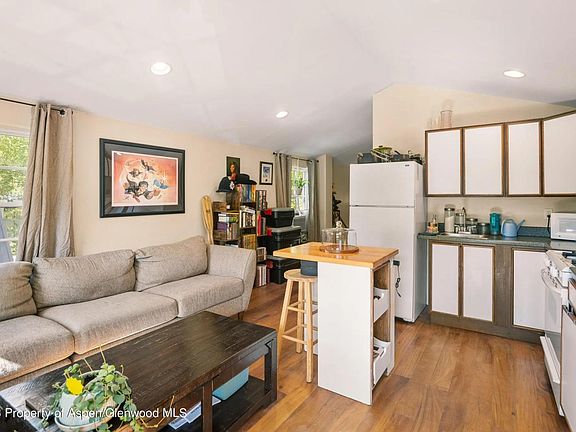3rd image of 824 Minter Ave #1/2