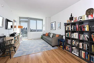 Rented by Space Marketing Shop