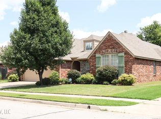 11909 S Holley St, Jenks, OK 74037