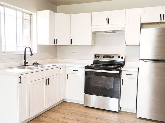 4th image of 1009 N Hickory St #A