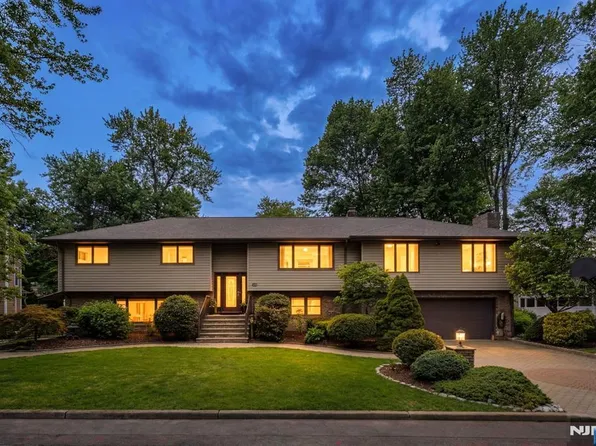 17 Cherry Pl, Hillsdale, NJ 07642