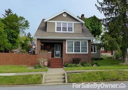 Front of House
						:
						Front view of house from street