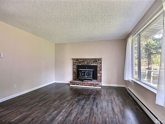 3rd image of 17016 18th Ave E