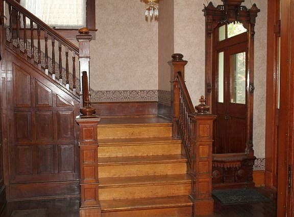 4th image of 305 E High St