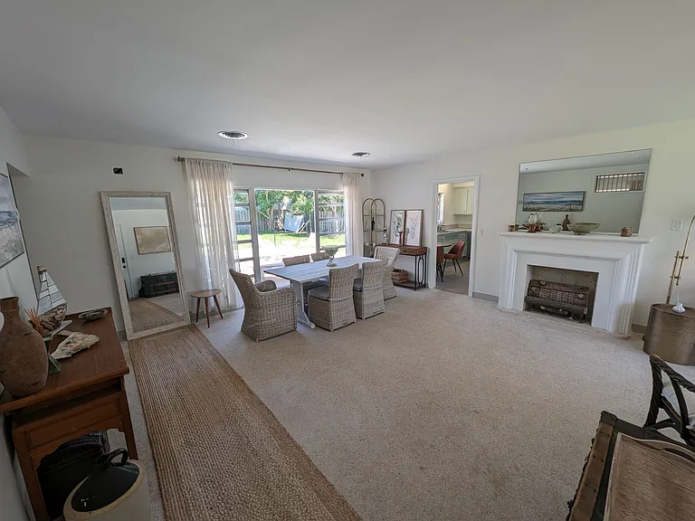 177 NE Spanish Ct — Photo 4