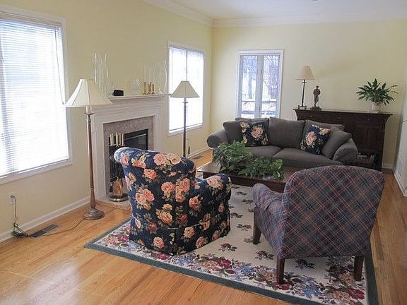 5th image of 5 Persimmon Ln