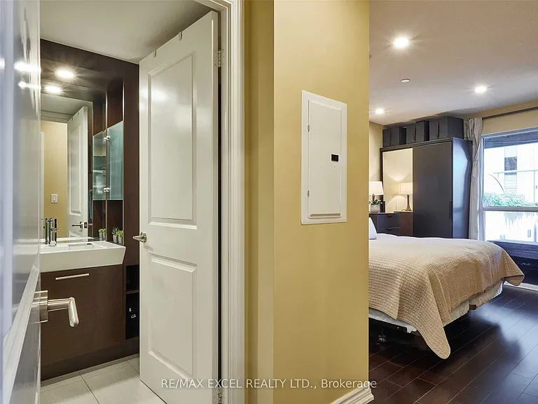 386 Yonge St #503 — Photo 21