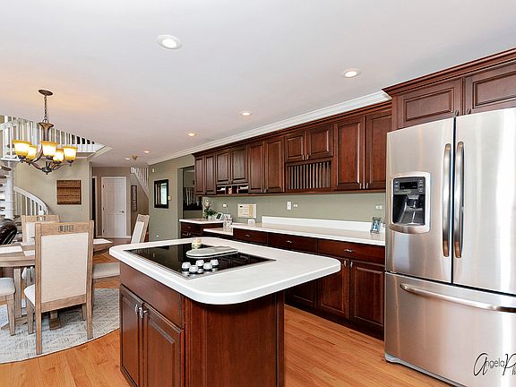 4th image of 6102 Whiteoak Dr