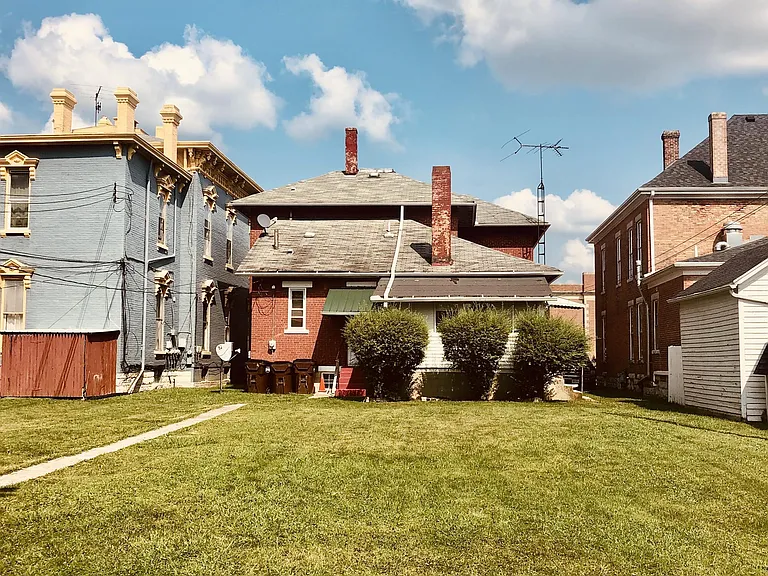 325 N Barron St — Photo 12