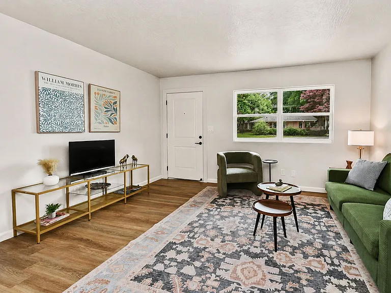 2035 S Florence Ave — Photo 123