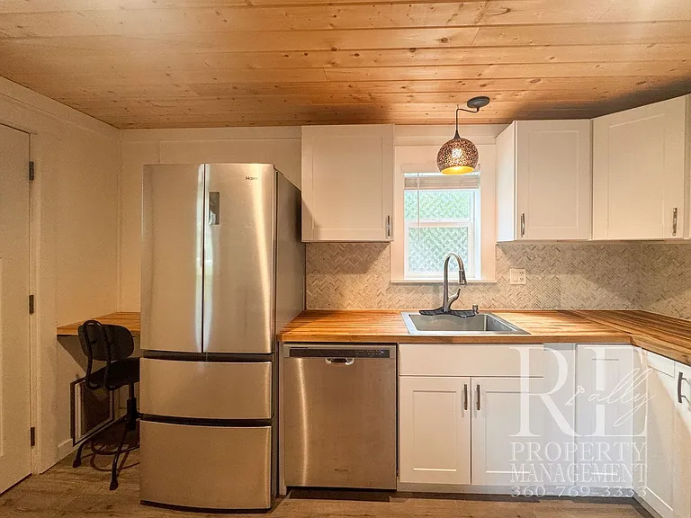 109 1/2 S Wycoff Ave — Photo 7