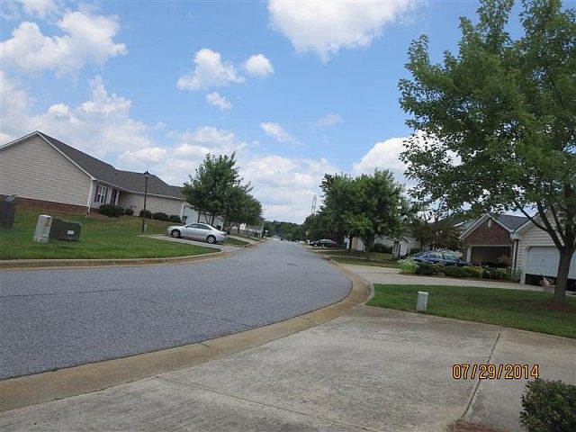 2nd image of 2958 Eagle Pointe Dr