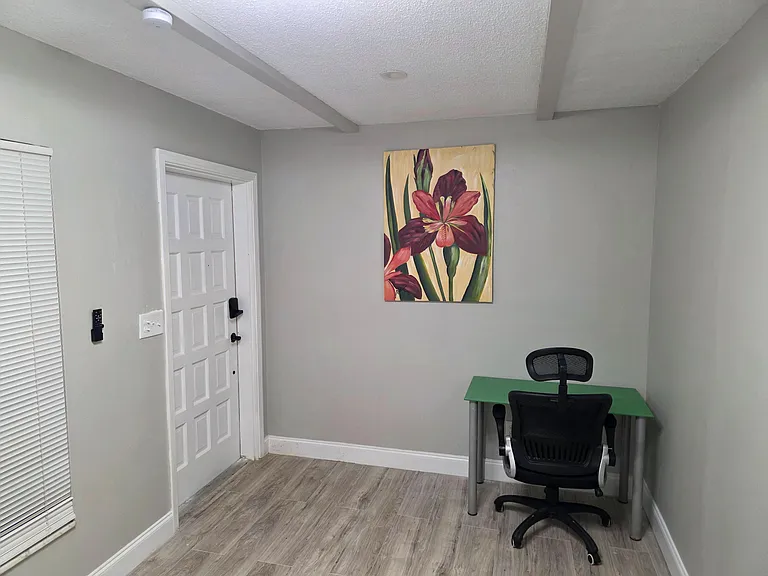 Saratoga Dr — Photo 2
