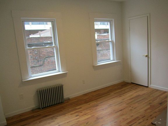 3rd image of 131 Montrose Ave #6