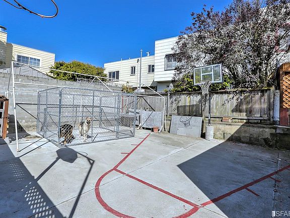 5th image of 204 Theresa St